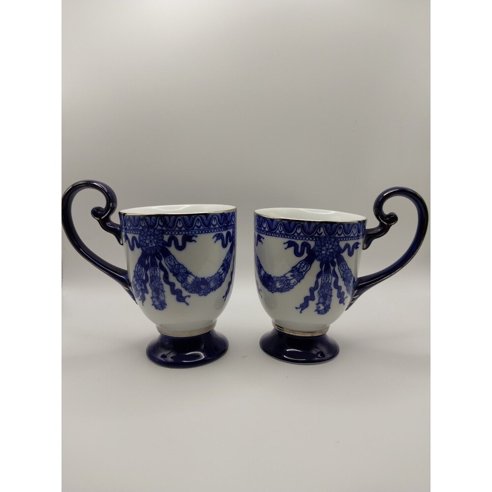 Vintage Bombay Company Blue White Ribbon Swag Pedestal Coffee Tea Mugs Set of 2